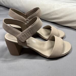 Naturalizer Nxtgen Trace Sandal Womens Sz 10 Flexible Adj. Block Heel Beige